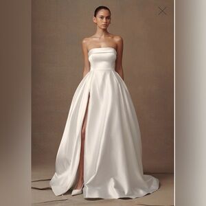 Meshki Eileen Strapless Wedding Gown *pre-owned*